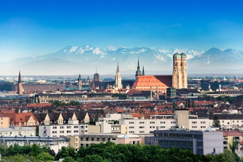 München mit Alpenpanorama